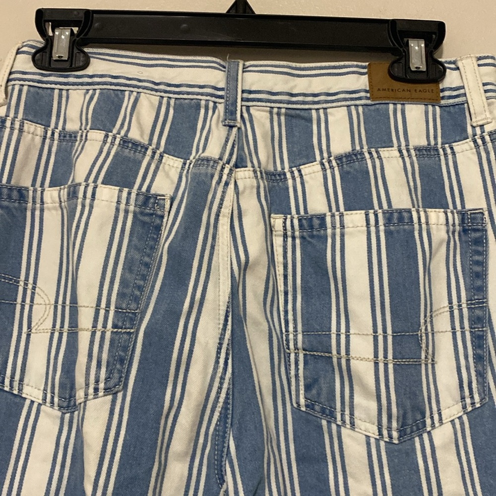 American Eagle Outfitters 🦅 AE Striped Denim Blue White Mom Jean Pants - Size 6 - Picture 3 of 4